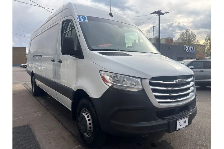 $43995 : 2019 Freightliner Sprinter 35 image 2