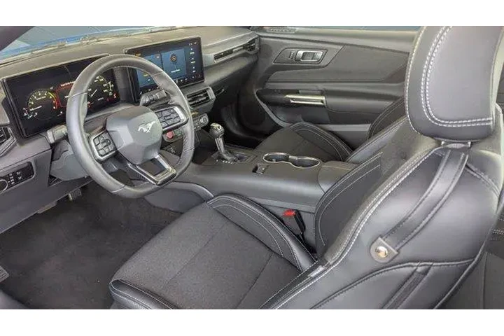 $30973 : Ford Mustang 2025 EcoBoost 2 image 4