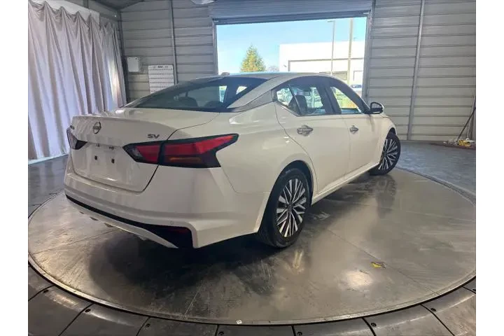 $16777 : Nissan Altima 2023 2.5 SV 4d image 5