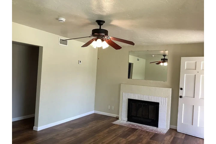 $800 : Beautiful Home...Fresno, CA image 2