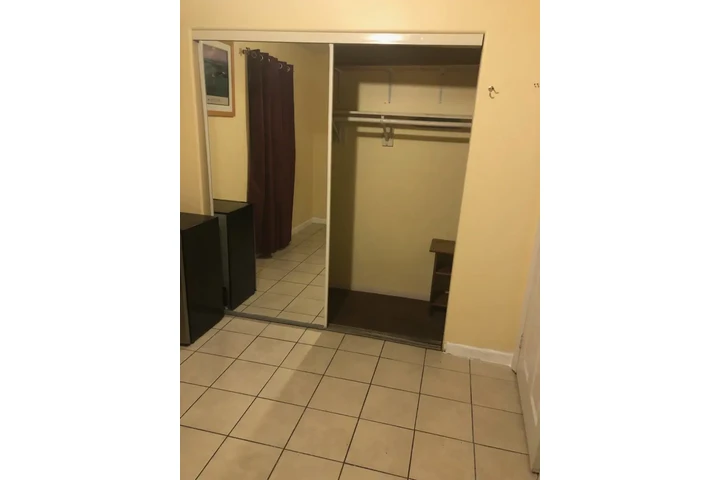 $900 : Cuarto de renta image 3