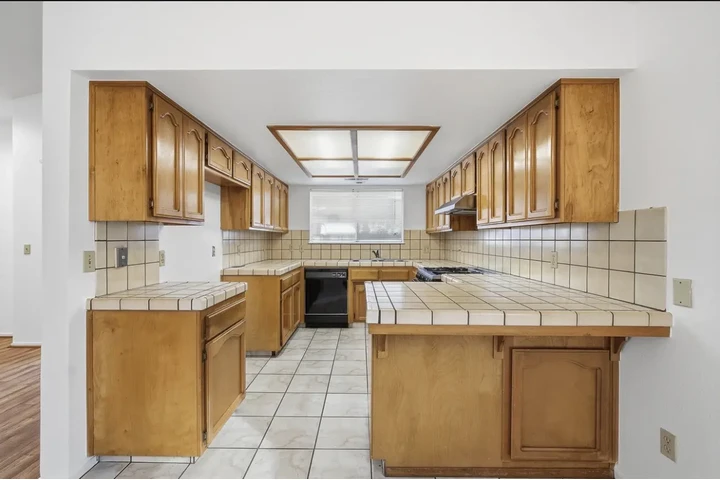 $1000 : Well maintained 3 bedroom, 2 image 5