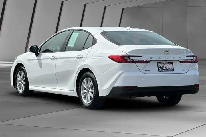 $29900 : Toyota Camry 2026 LE 4dr Sed image 10