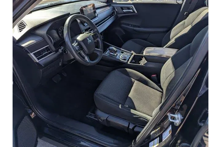 $20999 : Mitsubishi Outlander 2023 ES image 9