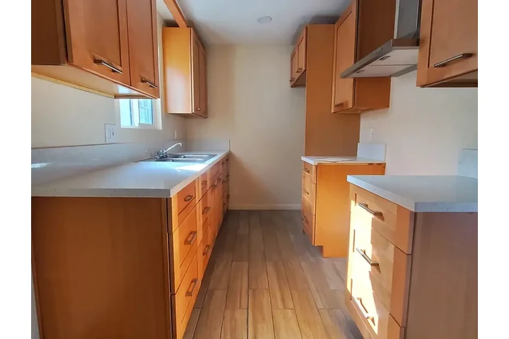 $3300 : Duplex enfrente de 3 rec en LA image 4