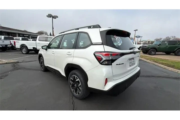 $28390 : Subaru Forester 2025 AWD Bas image 6