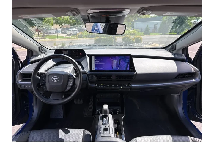 $28434 : Gold Certified2023 Prius Limi image 4
