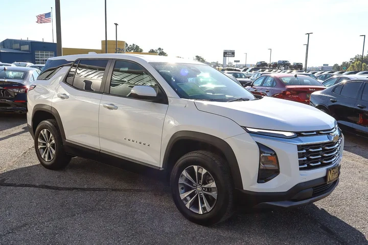 $23488 : 2025 Equinox FWD 4dr LT w/1LT image 3