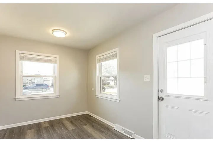 $1460 : HOUSE AVAILABLE IN CHICAGO IL image 9