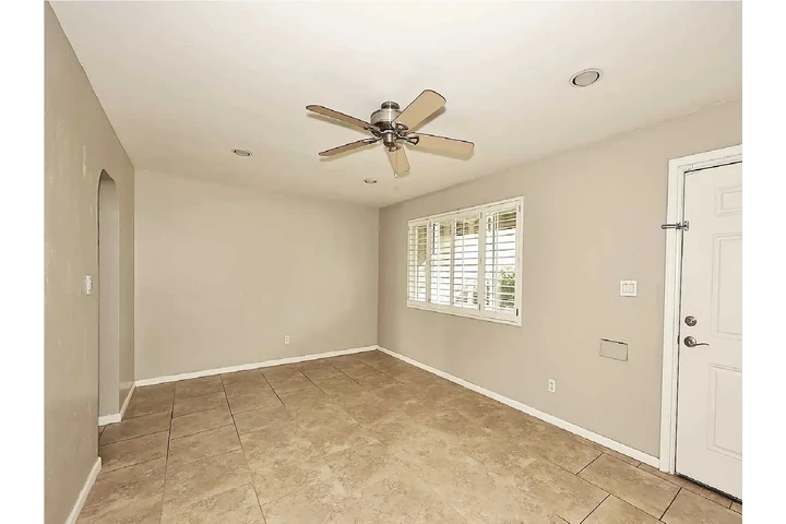 $980 : Nicely updated 3 bedroom image 3