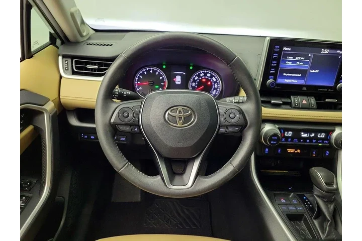 $29998 : Toyota RAV4 2020 XLE Premium image 10