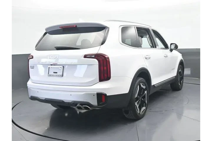 $33700 : Kia Telluride 2024 S 4dr SUV image 5