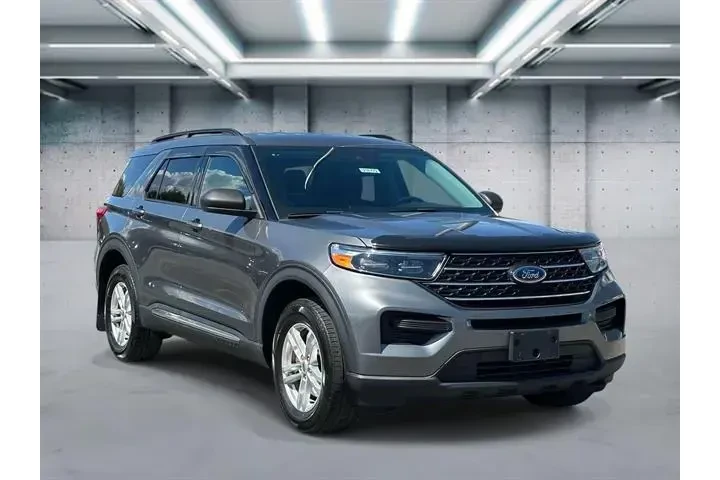 $28555 : Ford Explorer 2023 AWD XLT 4 image 2