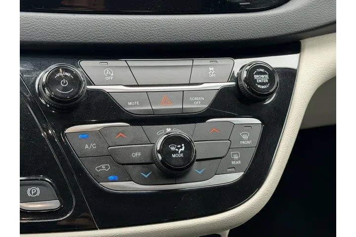 $20863 : Chrysler Voyager 2023 LX 4dr image 5