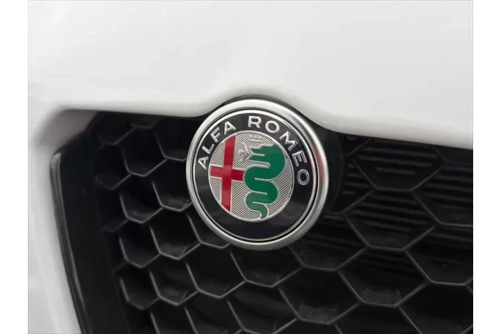 $24495 : Alfa Romeo Giulia 2022 AWD T image 10