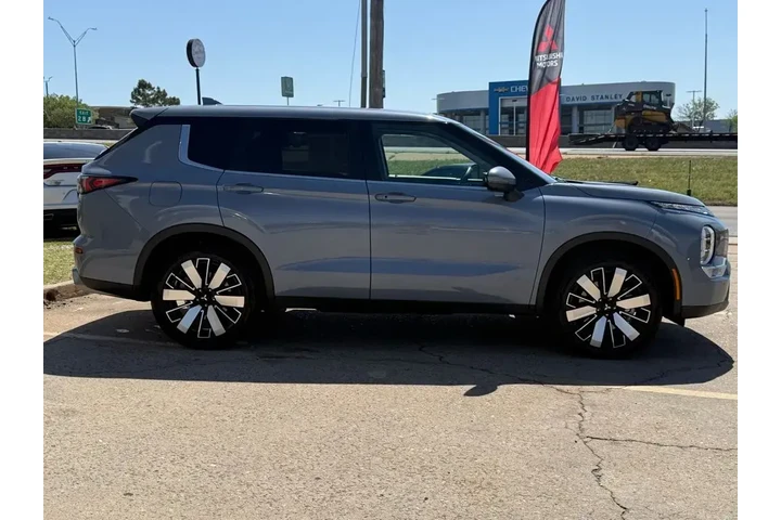 $29918 : Mitsubishi Outlander 2025 AW image 9