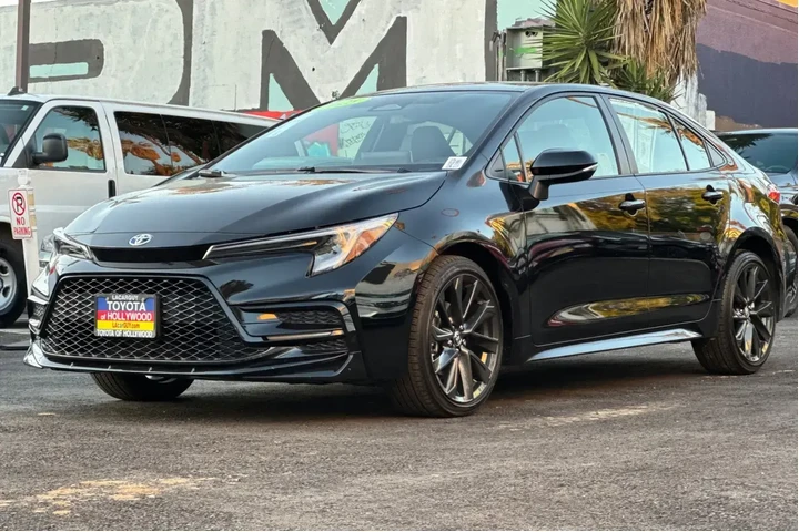 $25699 : Toyota Corolla Hybrid 2025 S image 8