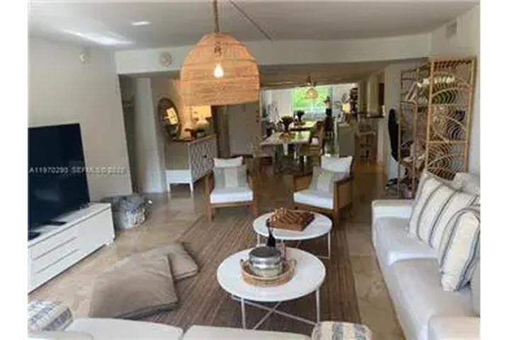 $6700 : Rental property with 3 bedro image 1