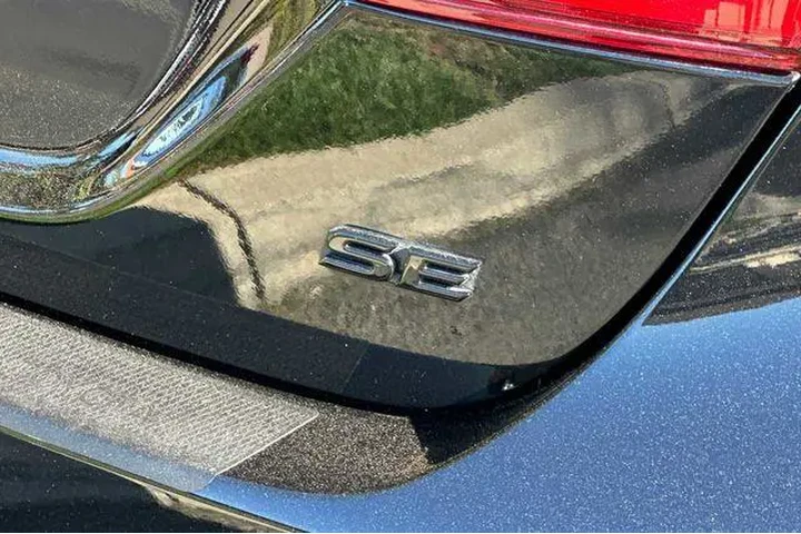 $17726 : Toyota Camry 2020 SE Nightsh image 9