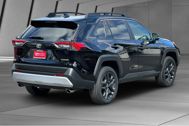 $33500 : Toyota RAV4 2024 AWD Adventu image 4