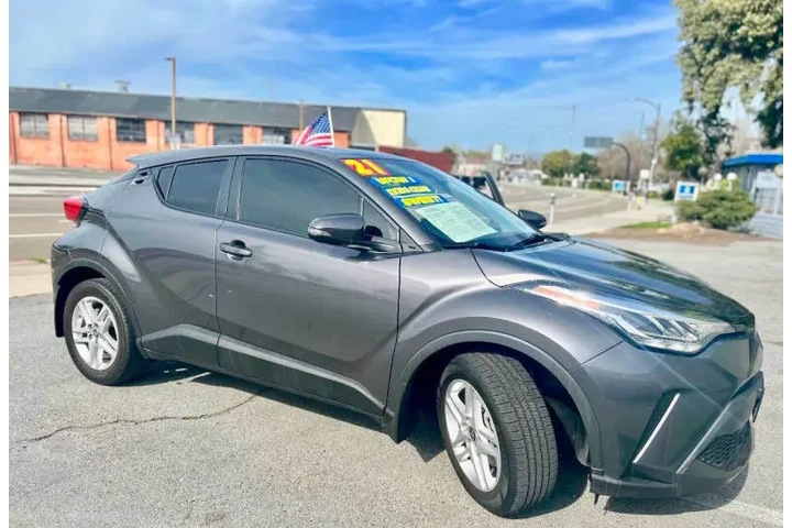 $20995 : 2021 C-HR XLE image 4