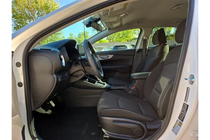 $18998 : Kia Forte 2022 LXS 4dr Sedan image 10