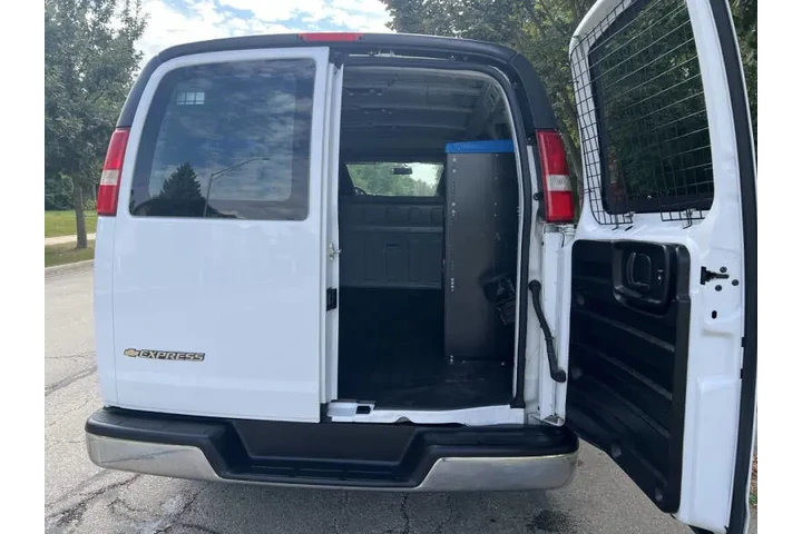 $13997 : 2019 Express 2500 image 10