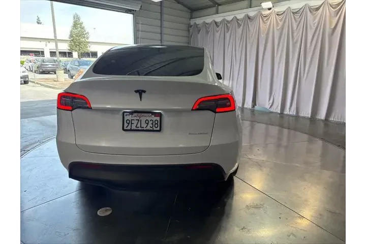 $29449 : Tesla Model Y 2023 AWD Long image 6