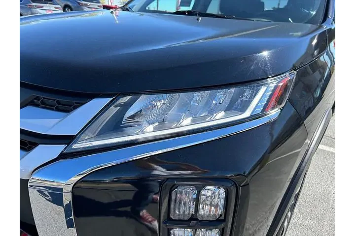 $17995 : Mitsubishi Outlander Sport 2 image 10