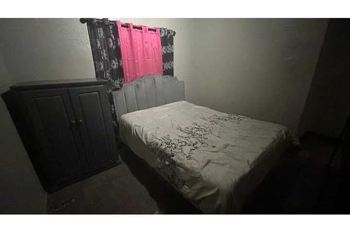 $700 : Cuarto de renta image 1