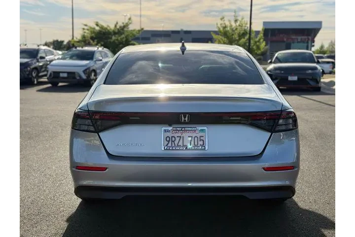 $26991 : Honda Accord 2025 LX 4dr Sed image 6