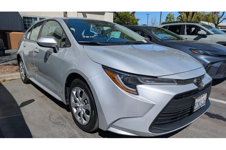 $25990 : Gold Certified 2025 Corolla LE image 5