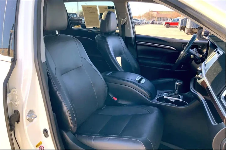 $18353 : Toyota Highlander 2016 Limit image 8