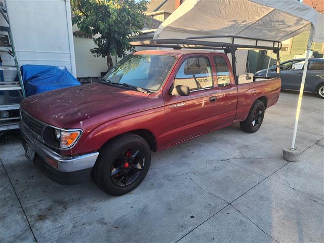 $5200 : Toyota tacoma image 7