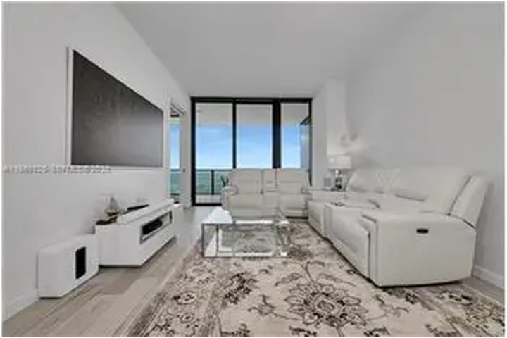 $7500 : Rental property with 2 bedro image 3