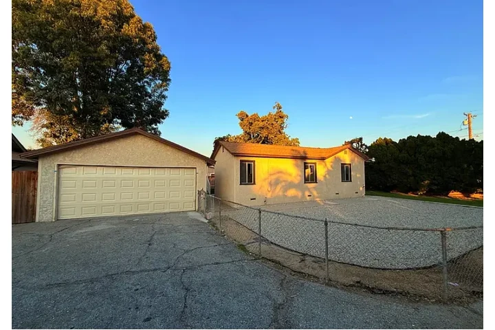 $1800 : ***RENTO CASA DUPLEX $1800.*** image 2