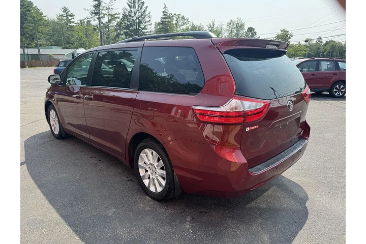 $20885 : 2016 Sienna XLE image 2