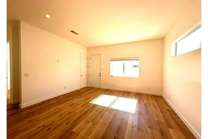$2500 : Beautiful 3Bed 2Ba Home in LA image 2
