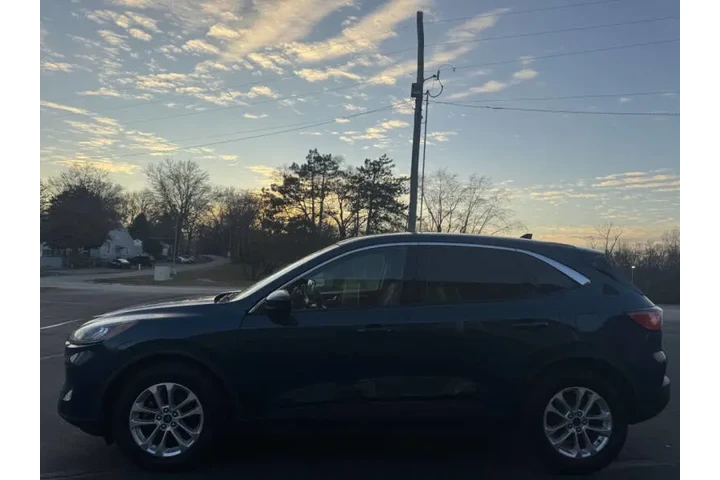 $7999 : 2020 Escape SE image 8