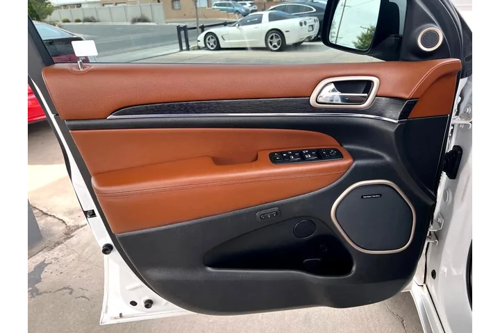 2017 Grand Cherokee Summit 4WD image 10