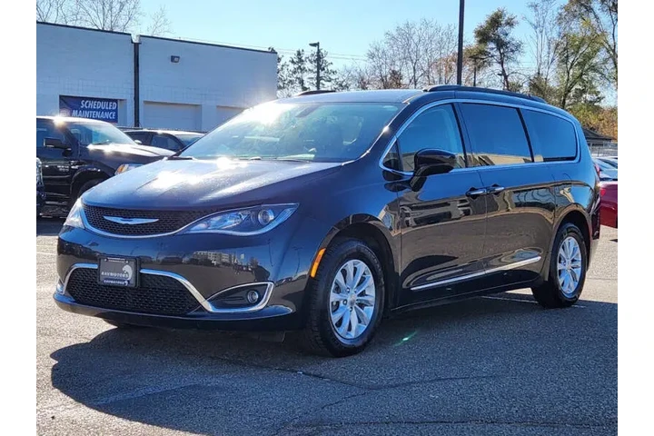 $11475 : 2017 Pacifica Touring-L image 9