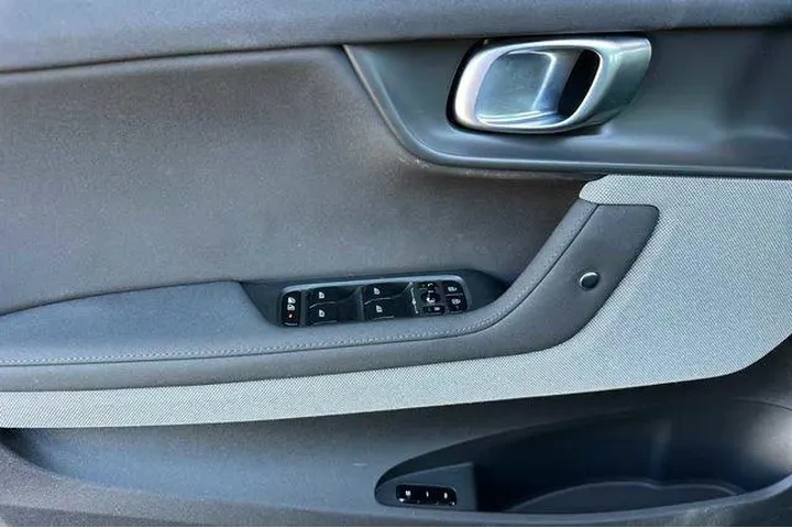 $27474 : Polestar 2 2022 AWD Long Ran image 10