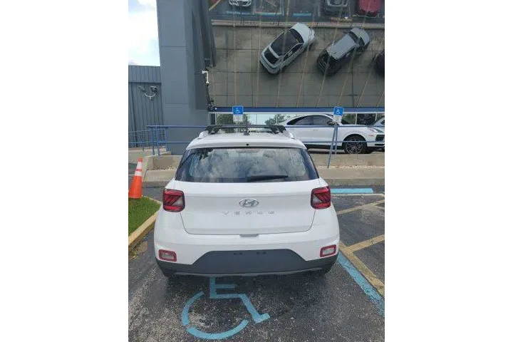 $16998 : Hyundai VENUE 2023 SEL 4dr C image 5