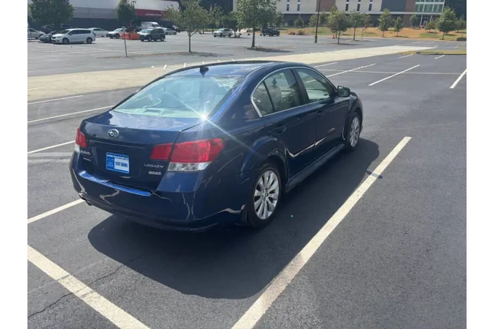 $10500 : 2011 Legacy 2.5i Limited image 6
