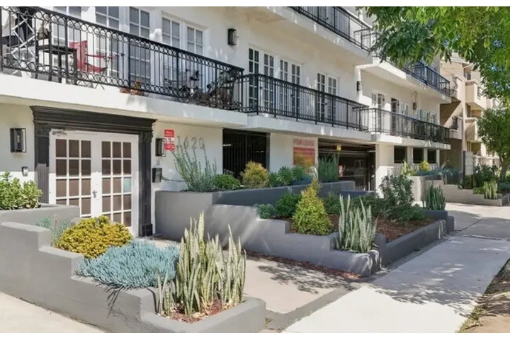 $2598 : 1620 S Bentley Ave1620 s,In LA image 8
