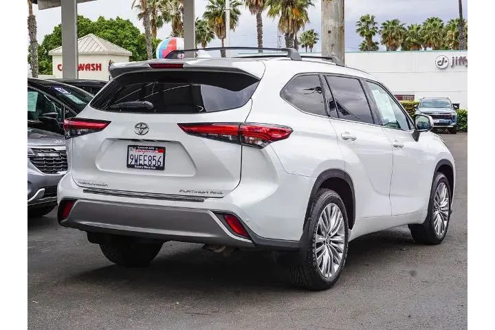 $39581 : Toyota Highlander 2023 AWD L image 7