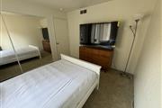 $1200 : Rento habitación para mujer thumbnail