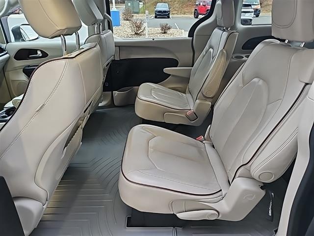 $27294 : PRE-OWNED  CHRYSLER PACIFICA L image 10