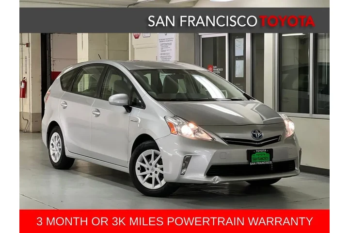 $15988 : 2012 Prius v Three image 7