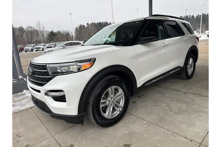 $31900 : Ford Explorer 2023 AWD XLT 4 image 3